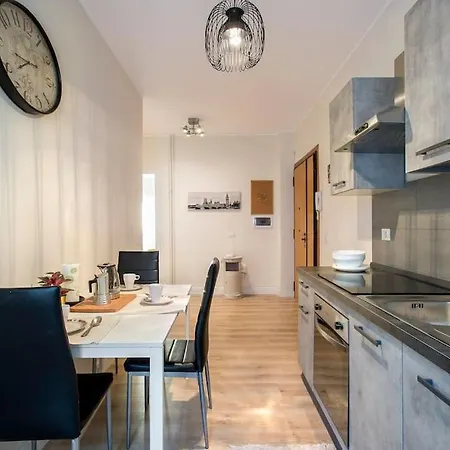 Moderno Tuscolana 2 Bdr And Living Metro A Apartamento Roma