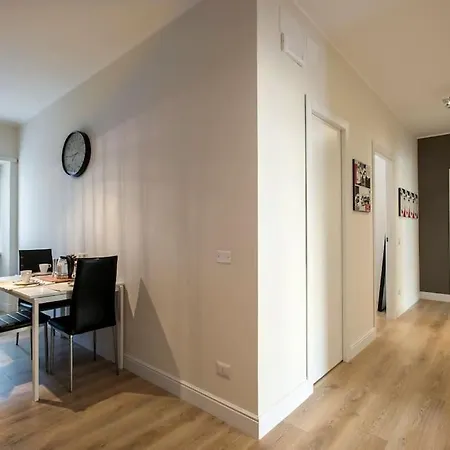 Moderno Tuscolana 2 Bdr And Living Metro A * Roma