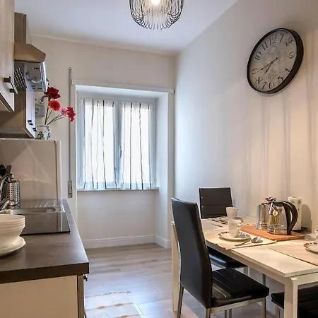 Moderno Tuscolana 2 Bdr And Living Metro A *