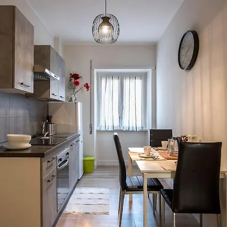 Moderno Tuscolana 2 Bdr And Living Metro A