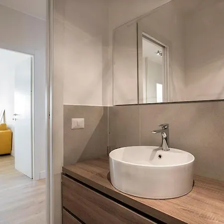 Moderno Tuscolana 2 Bdr And Living Metro A * Roma