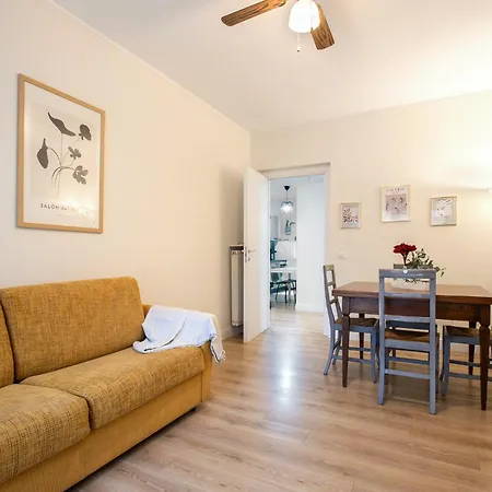 Moderno Tuscolana 2 Bdr And Living Metro A Roma