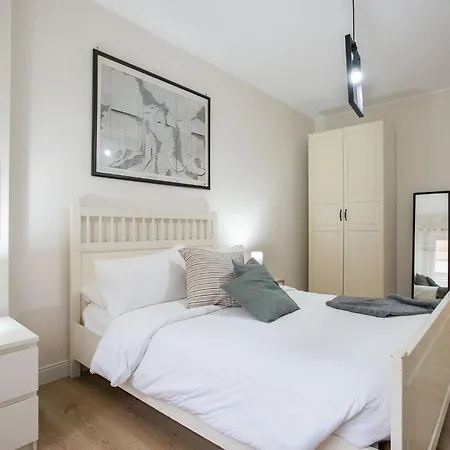 Moderno Tuscolana 2 Bdr And Living Metro A