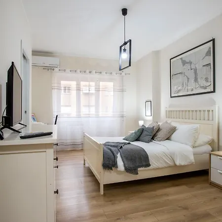 Moderno Tuscolana 2 Bdr And Living Metro A Roma