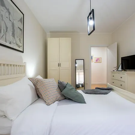 Moderno Tuscolana 2 Bdr And Living Metro A * Roma