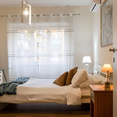 Moderno Tuscolana 2 Bdr And Living Metro A