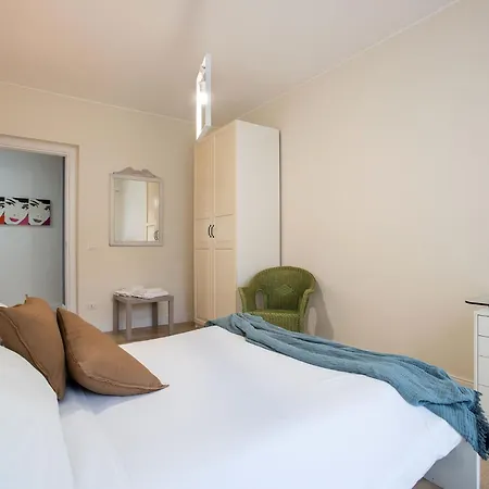 Moderno Tuscolana 2 Bdr And Living Metro A