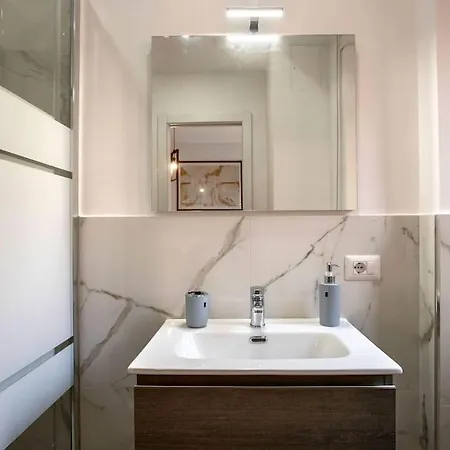 Apartment Moderno Tuscolana 2 Bdr And Living Metro A *
